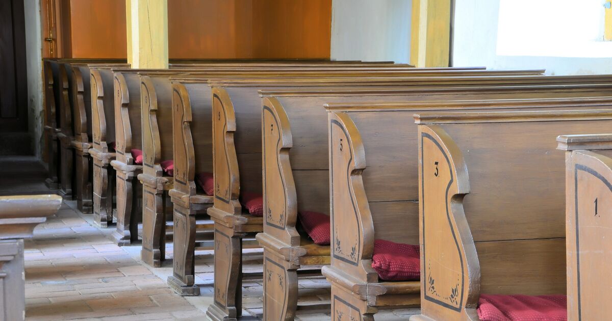 Una iglesia despidió a su director musical por ser gay. Entonces sucedió algo sorprendente.