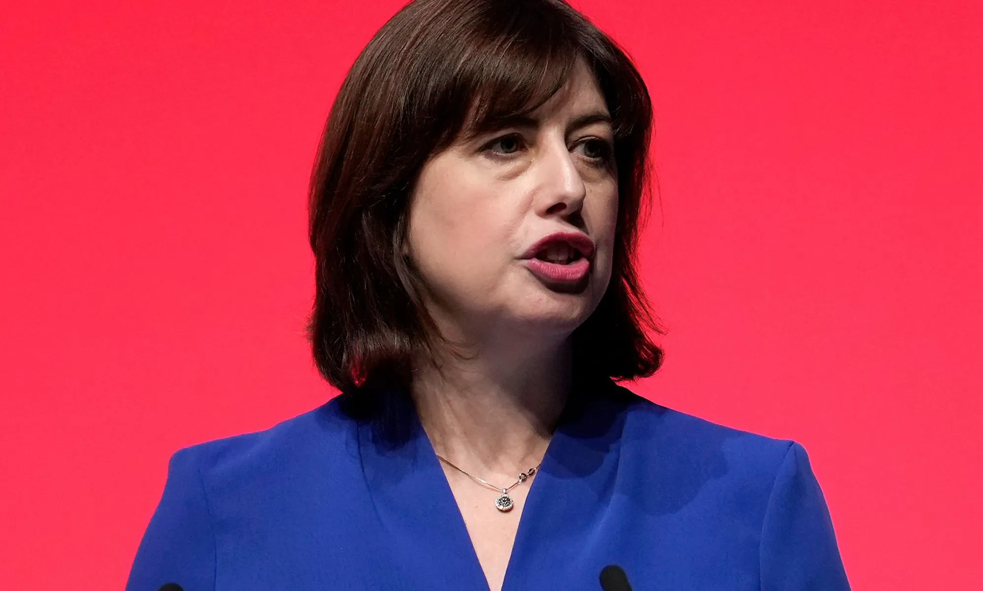 Lucy Powell pide que los parlamentarios voten sobre la guía de espacios de un solo sexo