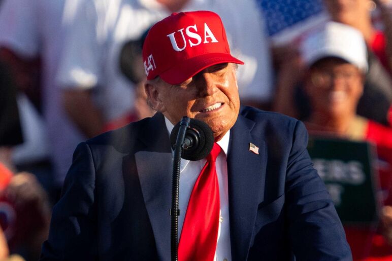 El presidente Donald Trump habla durante el evento de inicio estadounidense 250 el 3 de julio de 2025, en las Ferias del Estado de Iowa.