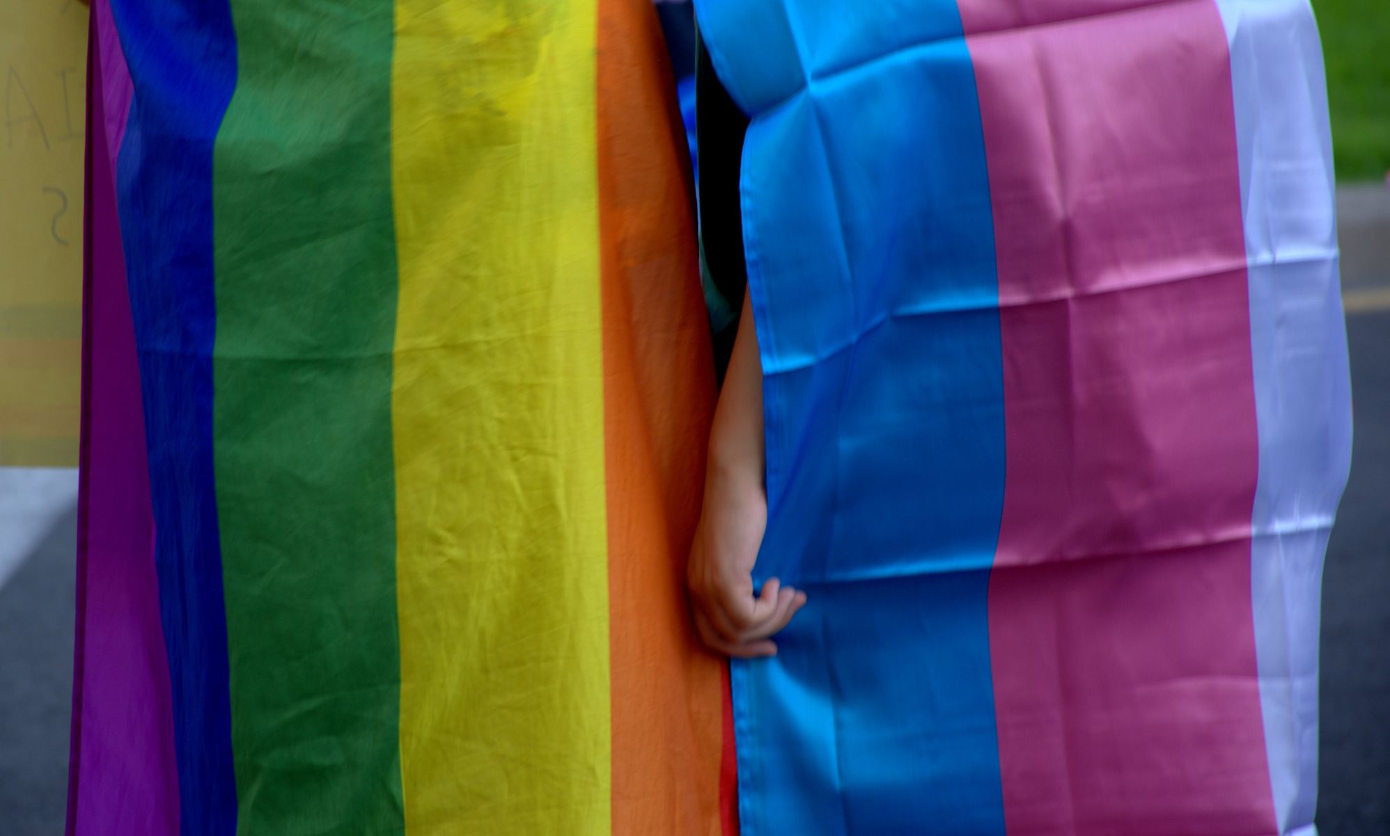 Adultos trans en el Reino Unido esperan un tercio de su vida para una cita clínica de género del NHS