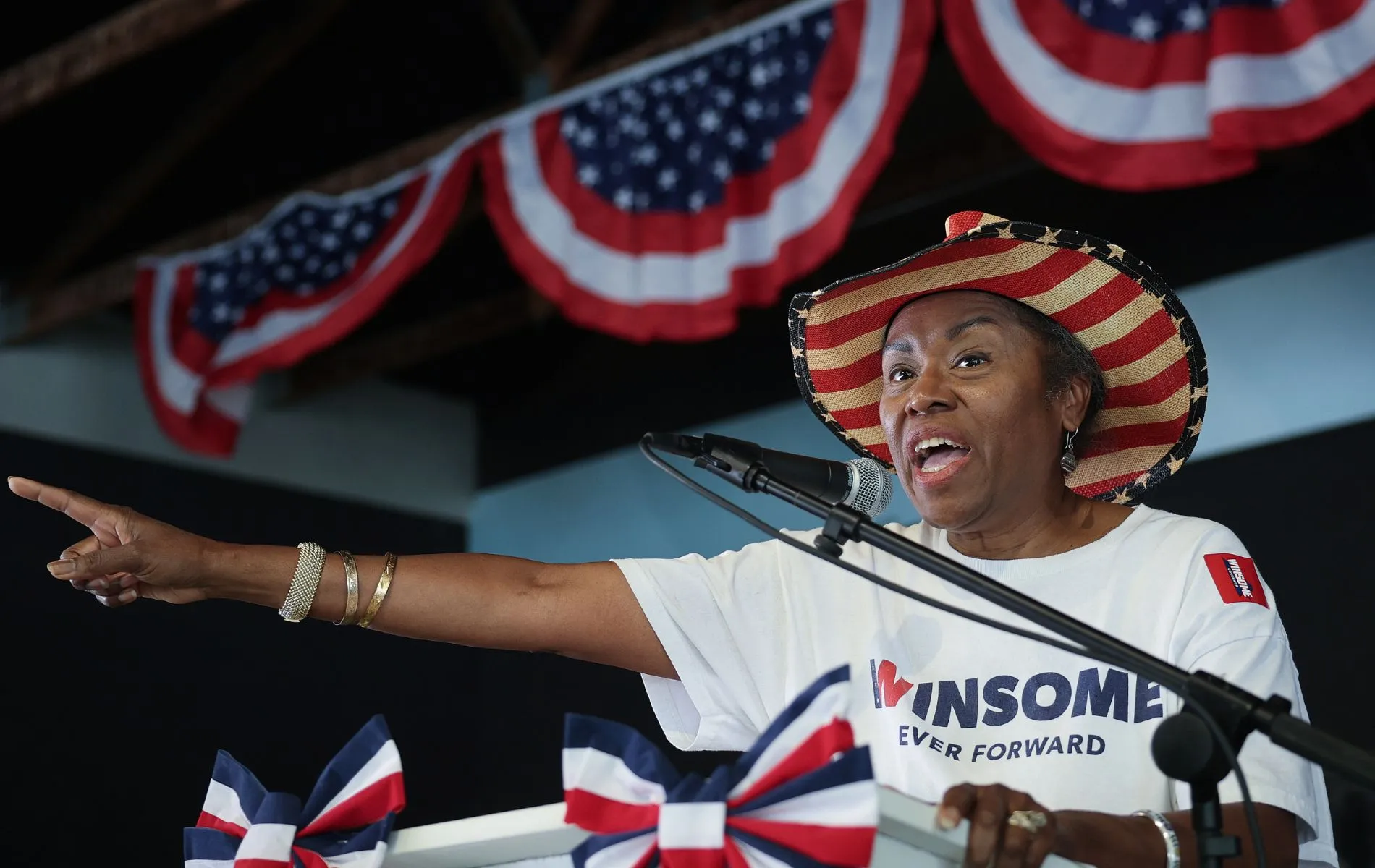 El candidato republicano dice que despedir a alguien por ser gay "no es discriminación"