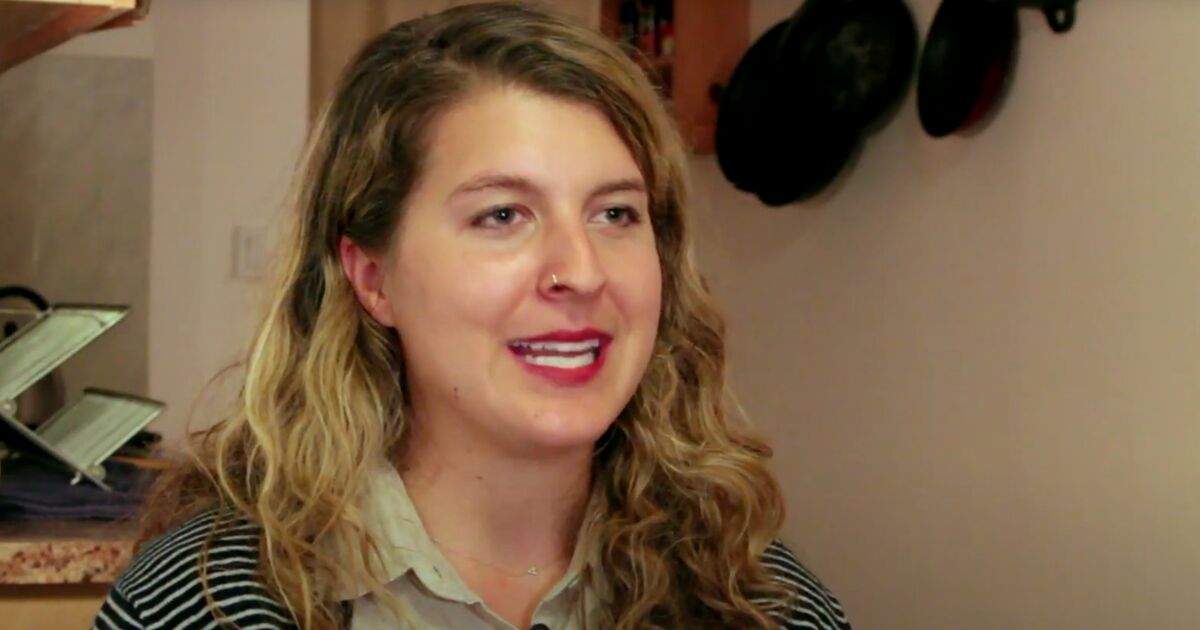 '¡Sorpresa!' Abby se sincera con su abuelo de 90 años.