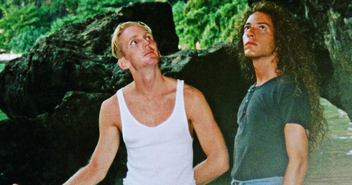 Pareja gay mayor se vuelve viral por recrear sus fotos antiguas