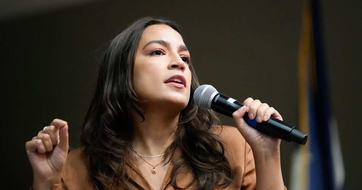Alexandria Ocasio-Cortez instruye a los republicanos por decir que las necesidades básicas son prioridades demócratas