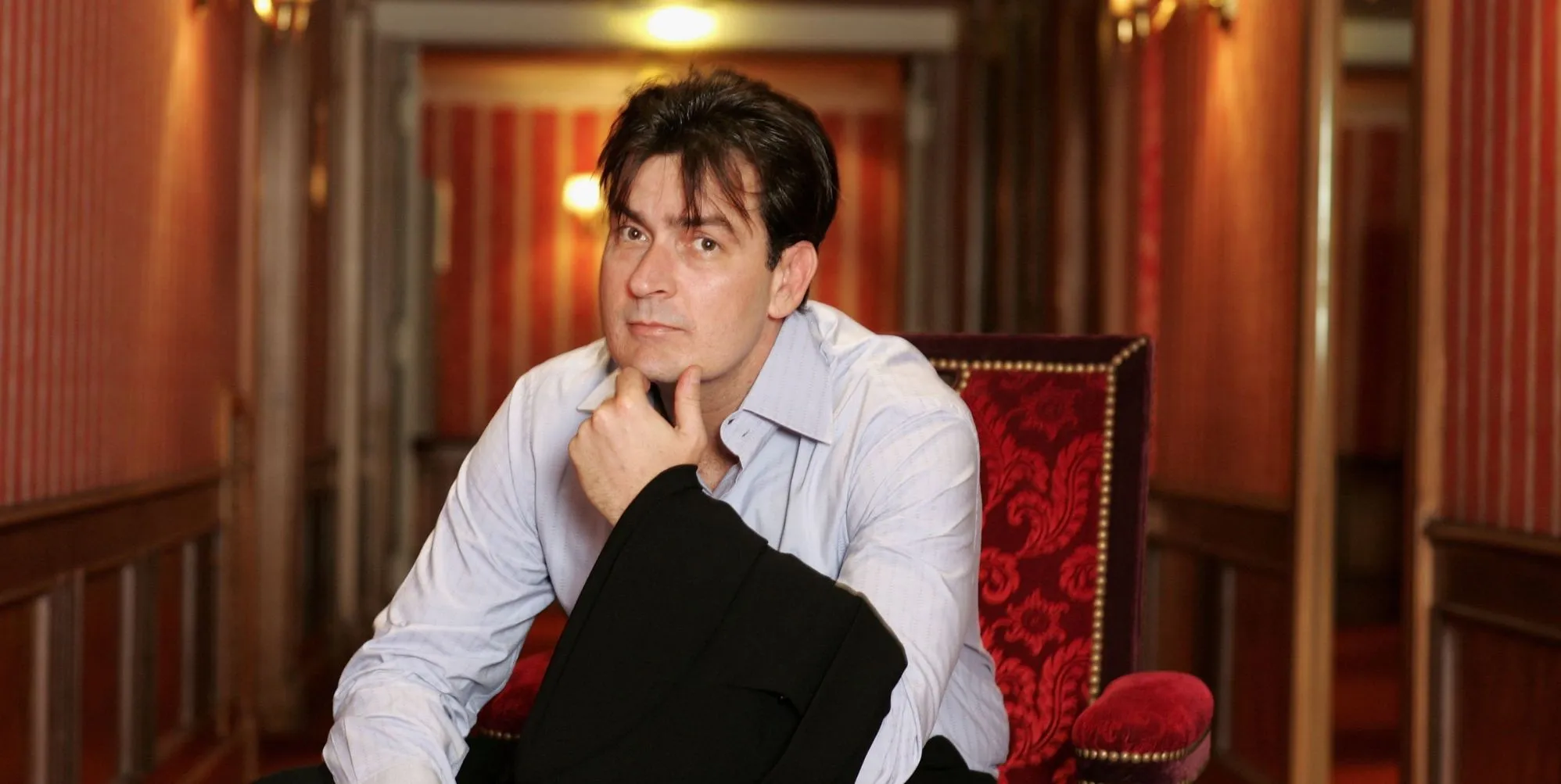 Charlie Sheen aclara comentarios sobre acostarse con otros hombres: 'No fue sexo anal'