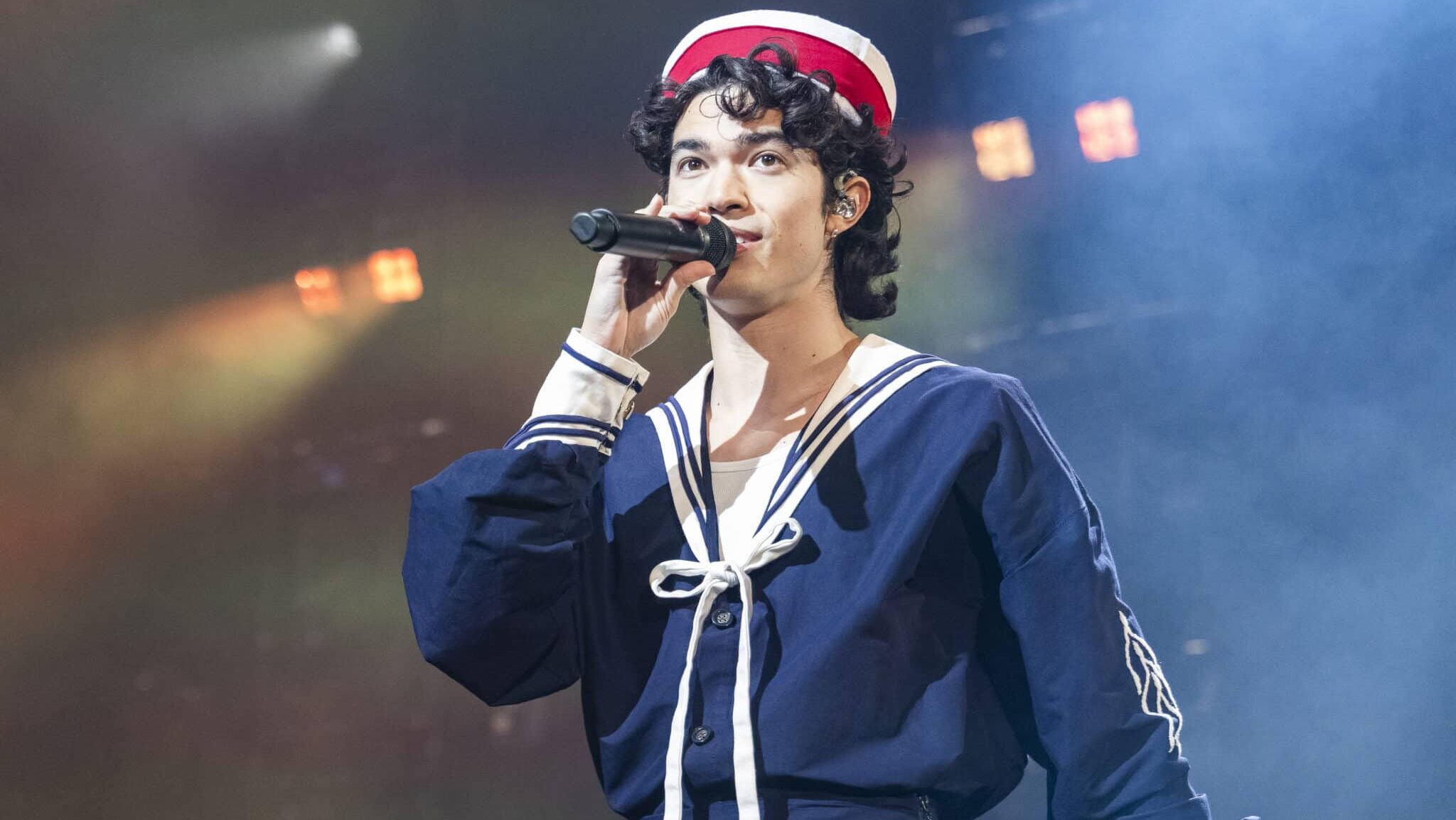 Conan Gray anuncia la gira mundial masiva 'Wishbone' de 2026 con la estrella en ascenso Esha Tewari