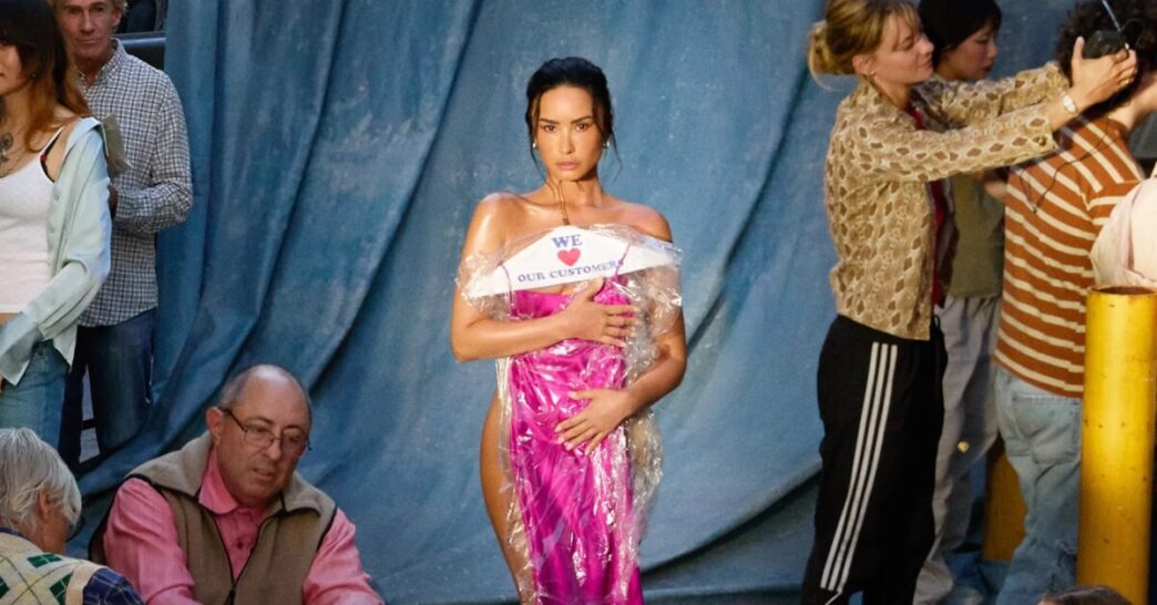 Demi Lovato anuncia gira y álbum 'It's Not That Deep' para 2026