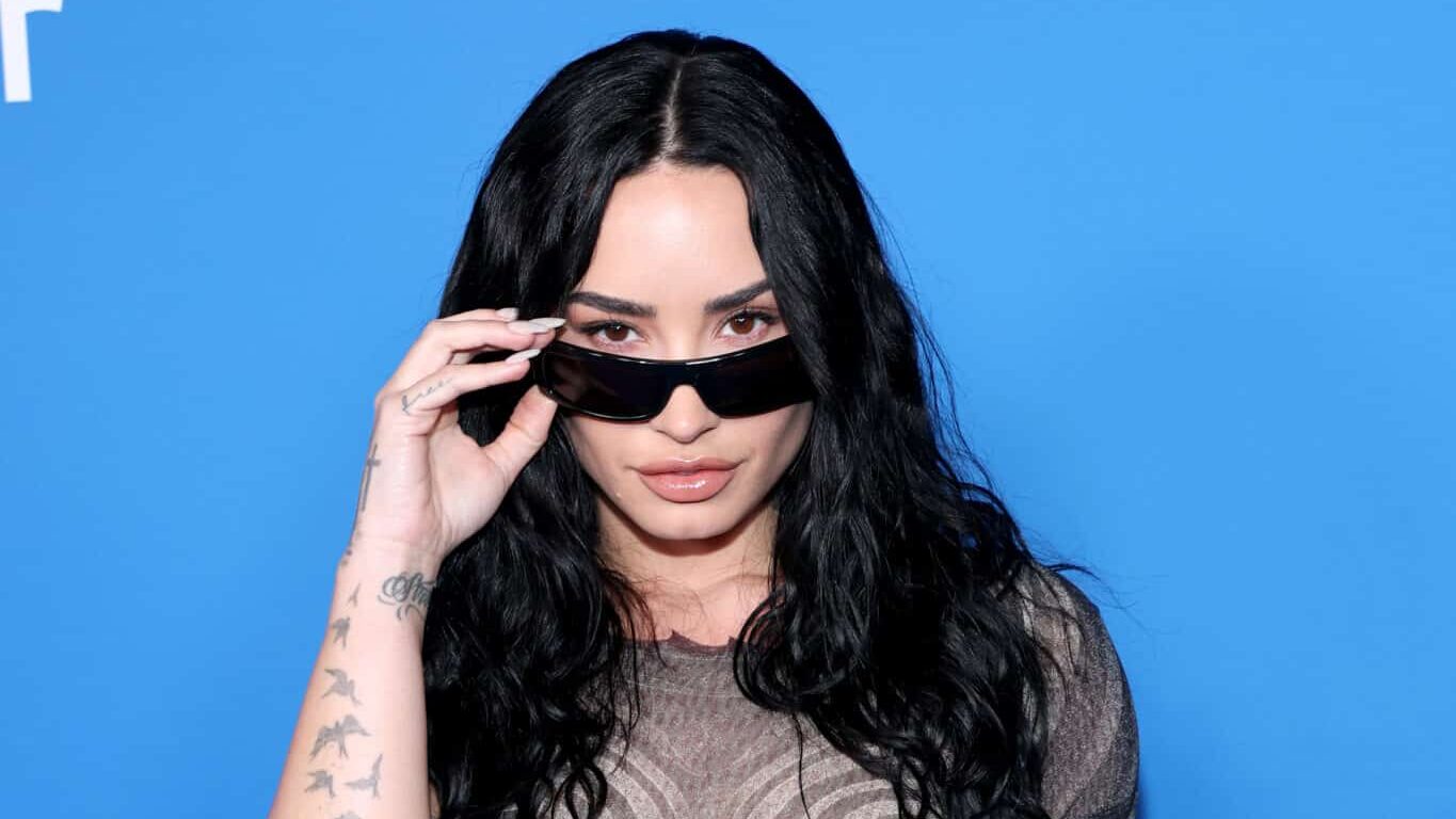 Demi Lovato estrena el sensual nuevo sencillo 'Kiss' en el evento del Día Nacional de la PrEP repleto de estrellas en West Hollywood