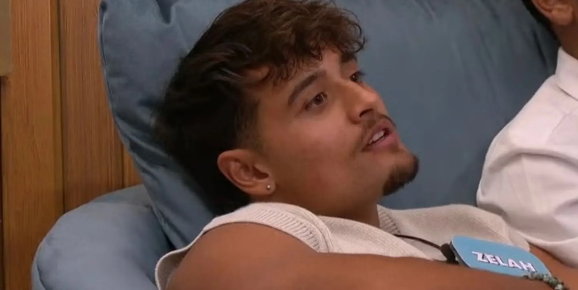 La madre del concursante trans de Gran Hermano comparte lo orgullosa que está de él luego de un incidente de confusión de género