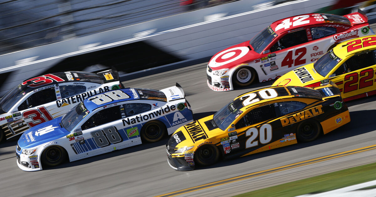 Los cristianos conservadores se asustan con los anuncios de NASCAR que muestran la frase "¡Diablos, sí!"