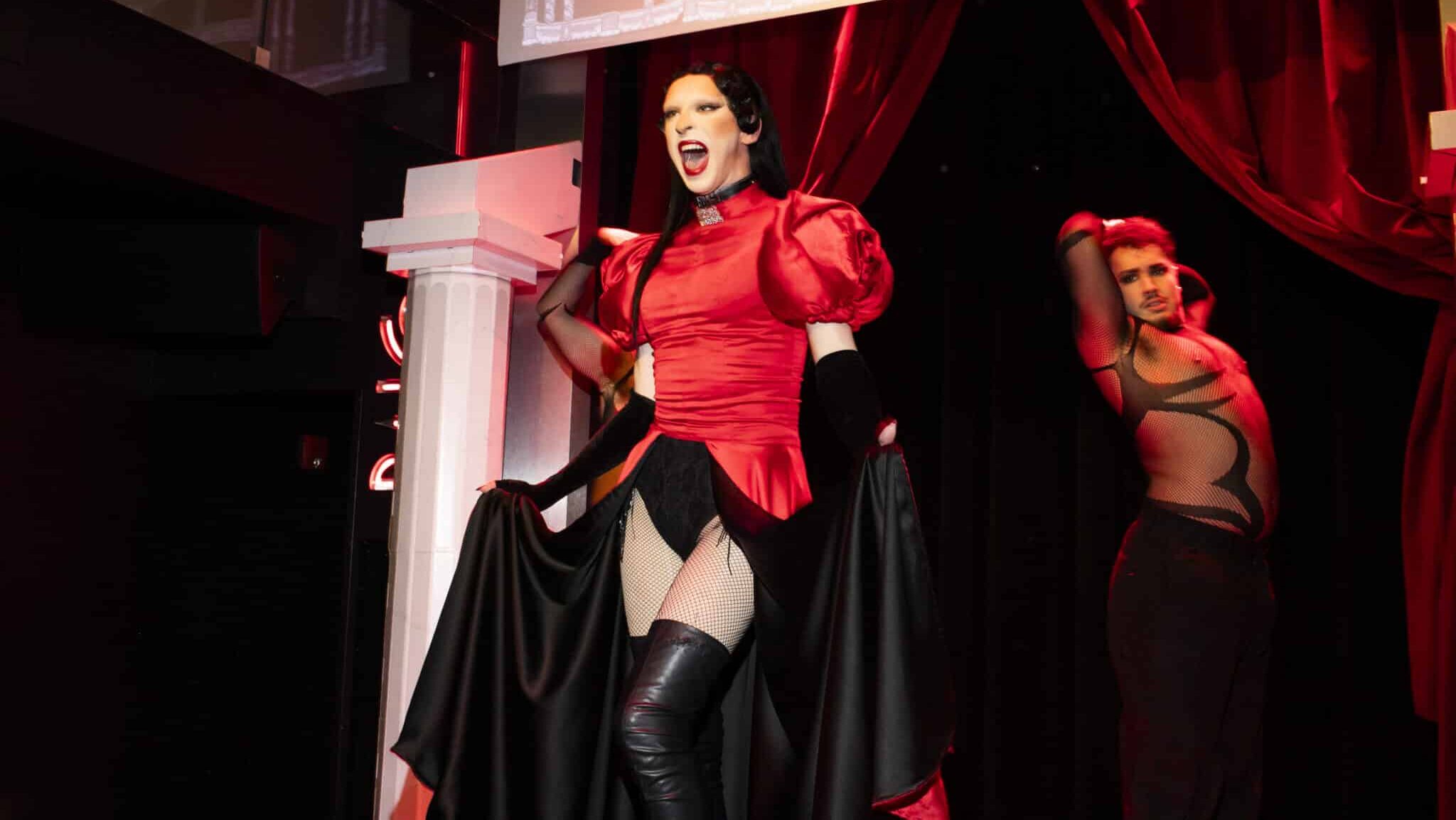 Nick Gaga da vida a 'The Gaga Ball' con actuaciones y bailarines espectaculares