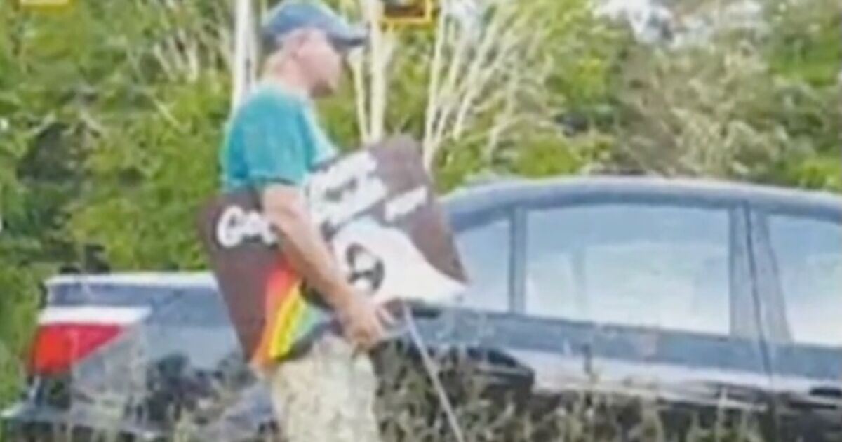 Robó carteles del jardín del Orgullo y los llamó “símbolos pedófilos”. Ahora está pagando el precio.