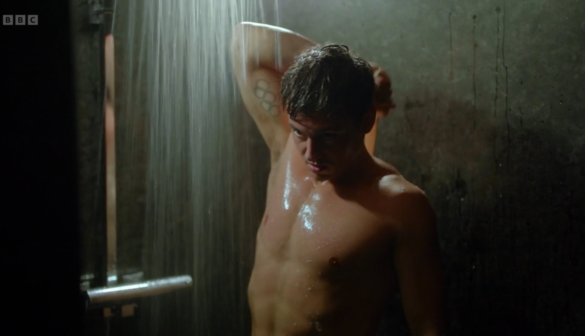 Traidores famosos: la escena de la ducha humeante de Tom Daley provoca un brote masivo de sed en todo el Reino Unido