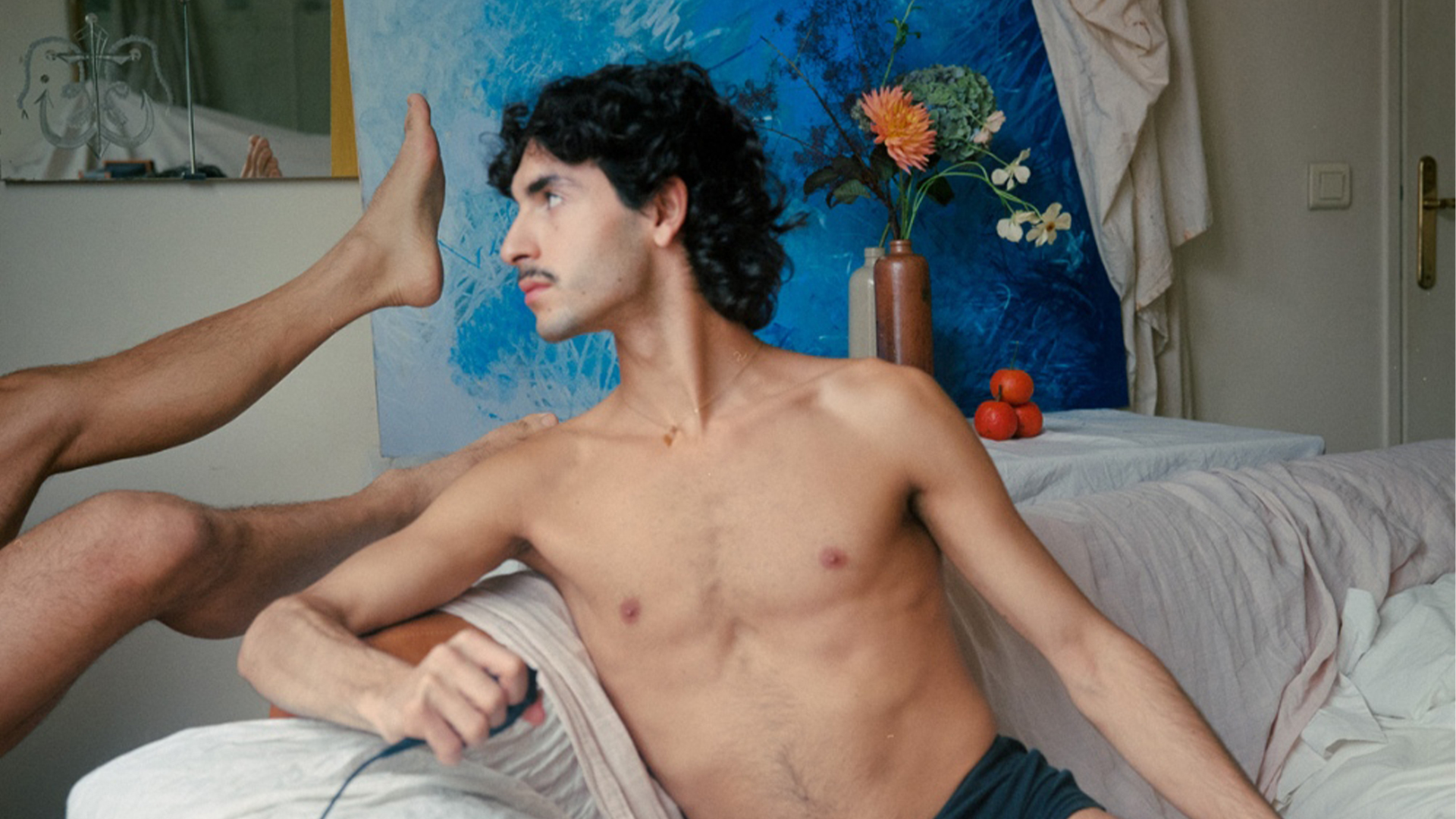 15 tomas de hombres parisinos que dejaron su ropa en casa