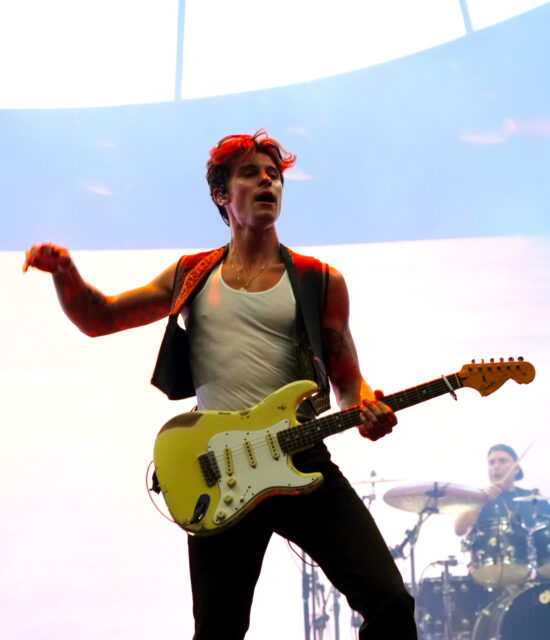 Shawn Mendes actúa en el escenario durante la noche inaugural de Shawn Mendes Wonder: The World Tour en Moda Center el 27 de junio de 2022 en Portland, Oregon. 