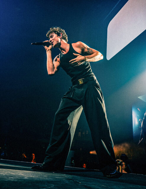 Desde miradas ardientes hasta energía magnética, las presentaciones en vivo de Shawn Mendes son pura delicia para la vista.