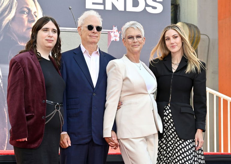 LOS ÁNGELES, CA. 12 de octubre de 2022: Jamie Lee Curtis, su esposo Christopher Guest y sus hijas Ruby Guest y Annie Guest en el Teatro Chino TCL, Hollywood. Imagen: Paul Smith-Featureflash