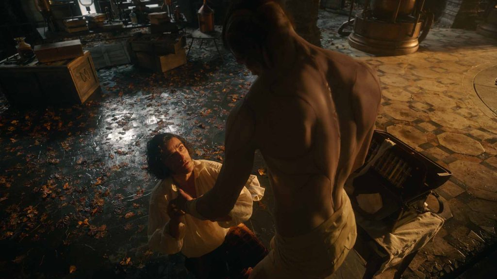 Estas fotos de BTS de 'Frankenstein' cambiarán la forma en que ves la película