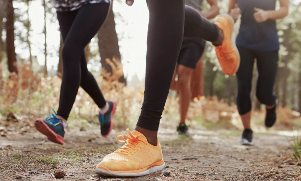 A photo of the lower torsos of a group of runners.