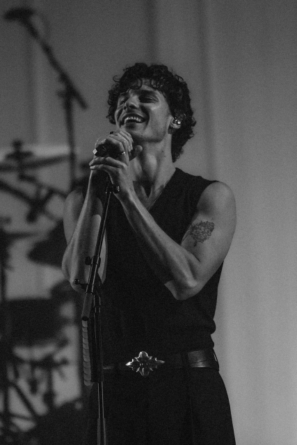 Desde miradas ardientes hasta energía magnética, las presentaciones en vivo de Shawn Mendes son pura delicia para la vista.