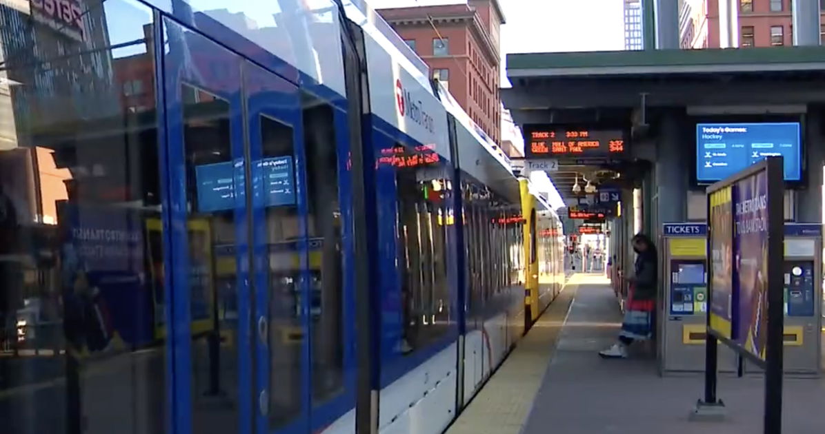 Dos mujeres trans golpeadas en una estación de tren mientras los transeúntes vitoreaban