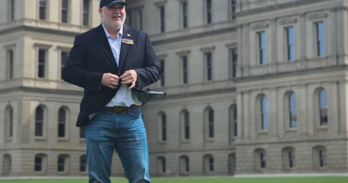 El candidato republicano a gobernador afirmó que ahora respeta a los musulmanes y luego llamó a la periodista “jodida lesbiana”