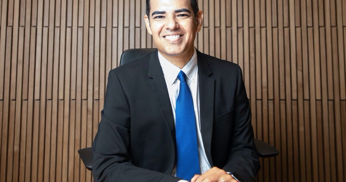 El representante Robert García revela su plan secreto para defender los derechos LGBTQ+ en todo el mundo