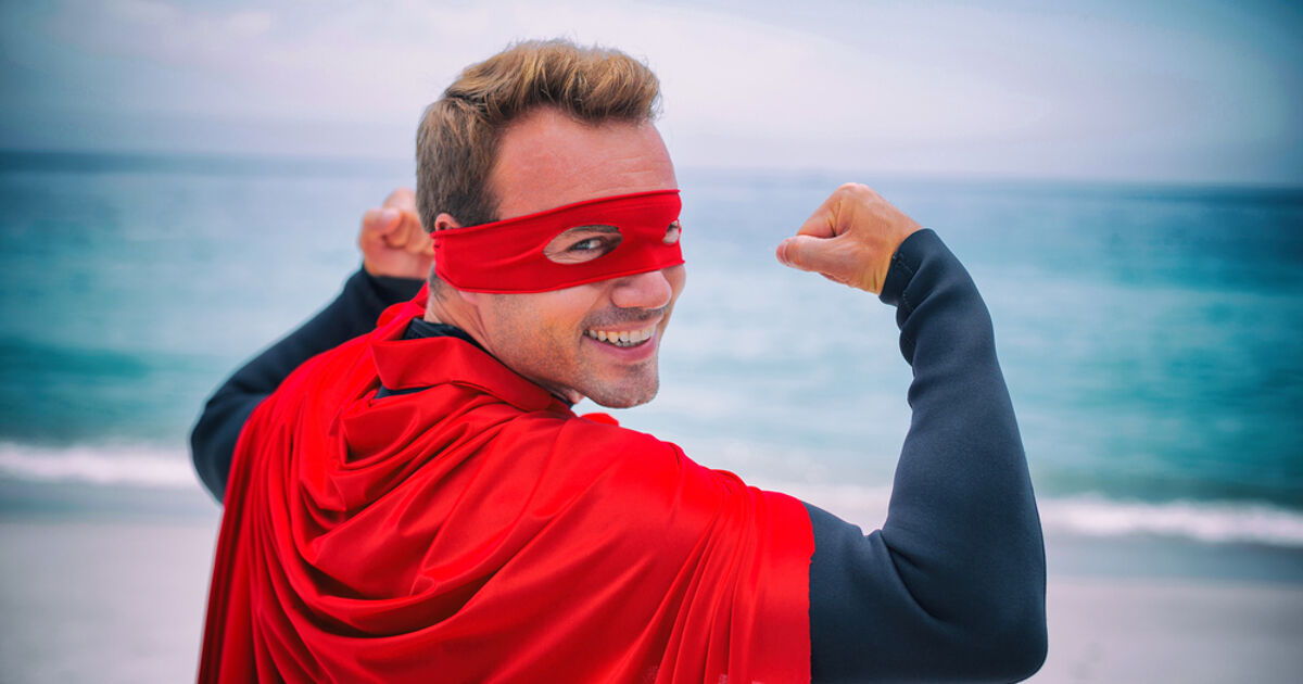 Fue atacado mientras defendía a una mujer trans. Ahora, extraños están ayudando a financiar su curación.