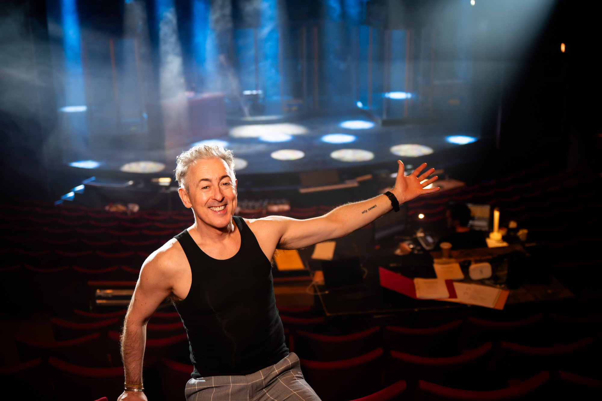 “Hagamos algo alegre por la comunidad queer” – Alan Cumming en el festival de artes queer Out in the Hills y la temporada de teatro 2026