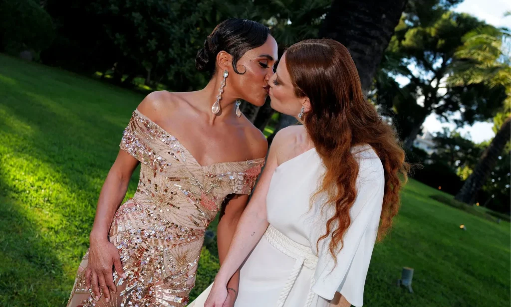 Alex Scott and Jess Glynne kiss at the amfAR Cannes Gala.