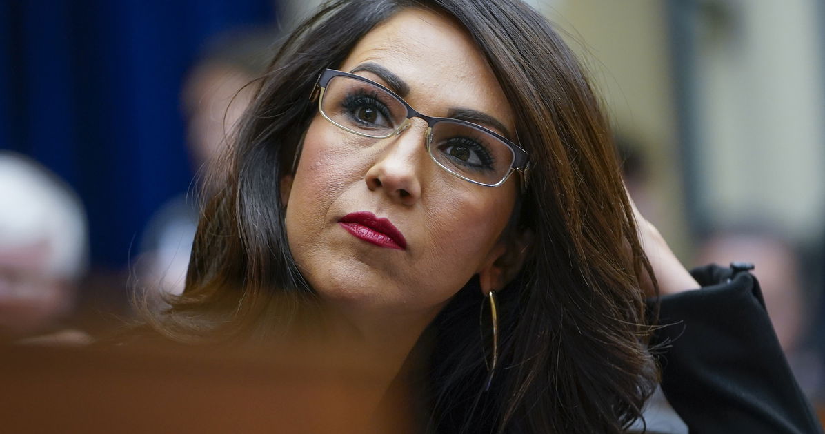 Lauren Boebert llega a un acuerdo en una demanda por su presunto trabajo sexual y abortos en el pasado