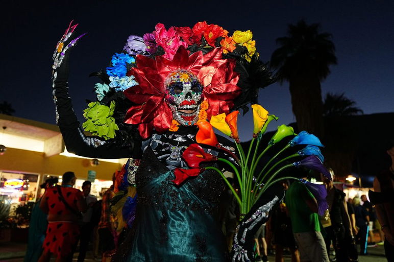 Brad Elsberry se viste como La Catrina