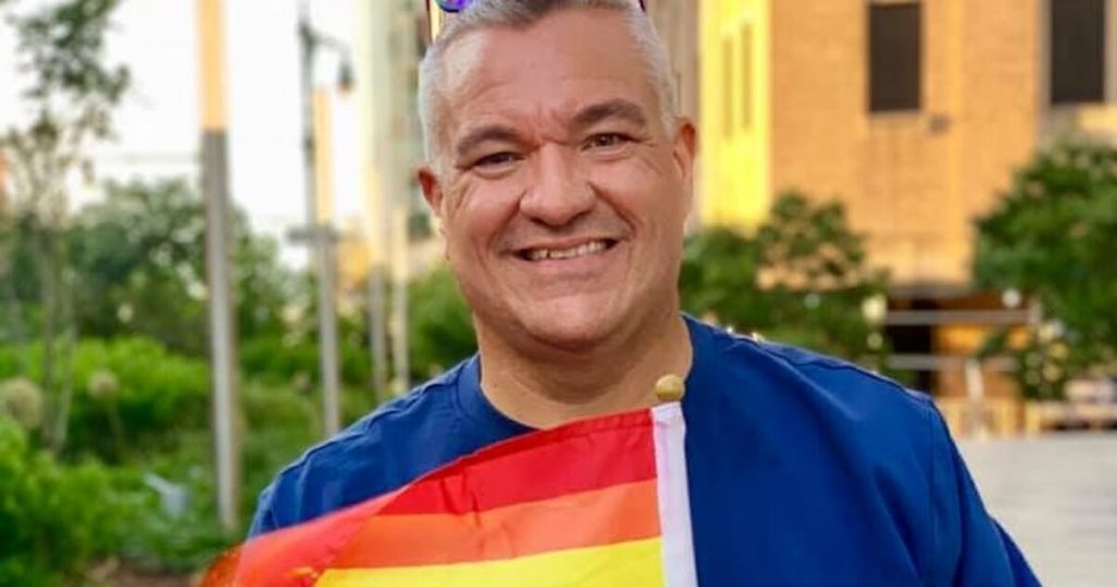 Los republicanos aterrorizaron la casa de una pareja gay. Lo que sucedió después sorprendió a la pareja.