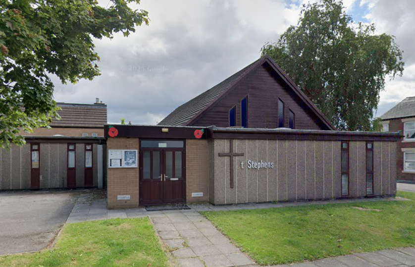 Niños reciben folletos anti-LGBTQ+ 'discriminatorios y ofensivos' mientras piden dulces