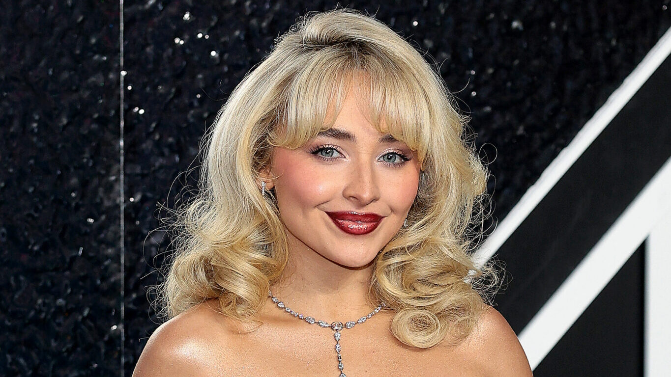 Sabrina Carpenter se adentra en la madriguera del conejo para la película musical 'Alicia en el país de las maravillas'