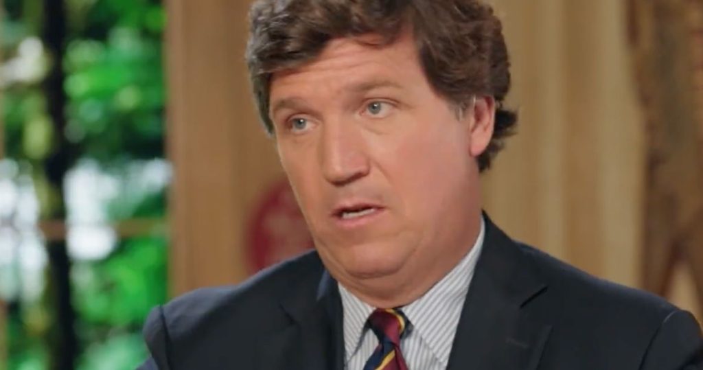 Tucker Carlson dice que puede mimar a los neonazis en su programa porque tú no eres su jefe