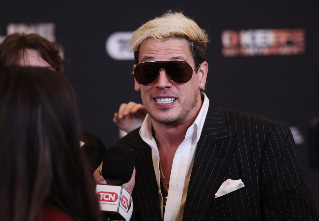 Milo Yiannopoulos dice que lamenta 'integrar la homosexualidad' con la drag queen MAGA