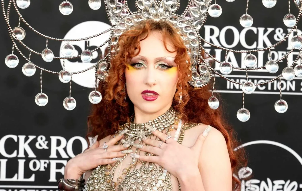 Chappell Roan acusada de 'olvidar su moral' por el papel de embajadora global de MAC