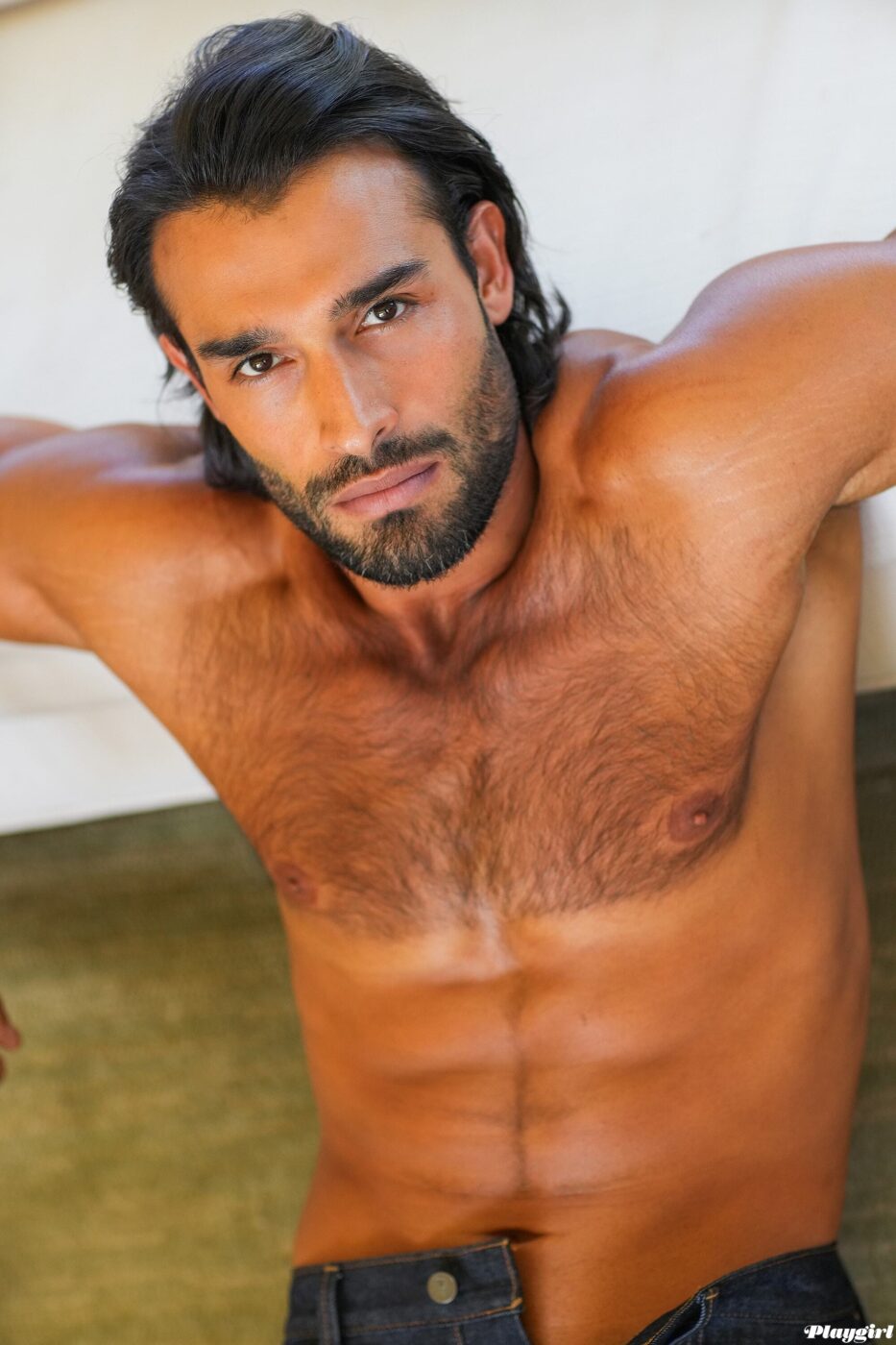 Sam Asghari por Playgirl. Foto: Playgirl / Katie Levine