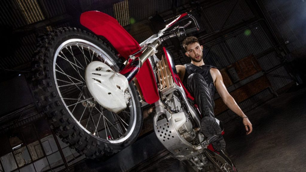 De Kidz Bop a Christina Aguilera: cómo GRANT KNOCHE encontró su camino artístico (Exclusivo)