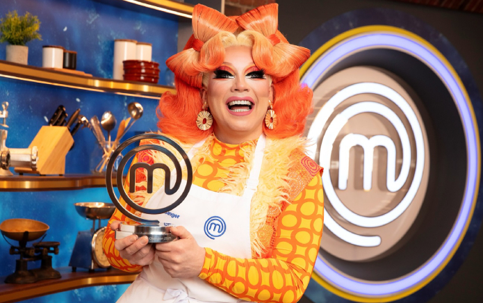 La ganadora de Drag Race UK, Ginger Johnson, coronada campeona de Celebrity MasterChef