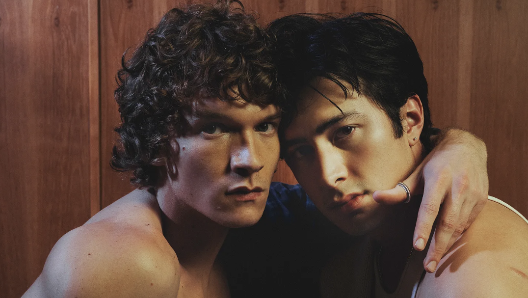 Las estrellas de 'Heated Rivalry' hablan sobre cómo una novela romántica de culto se convirtió en el éxito más inesperado de HBO Max