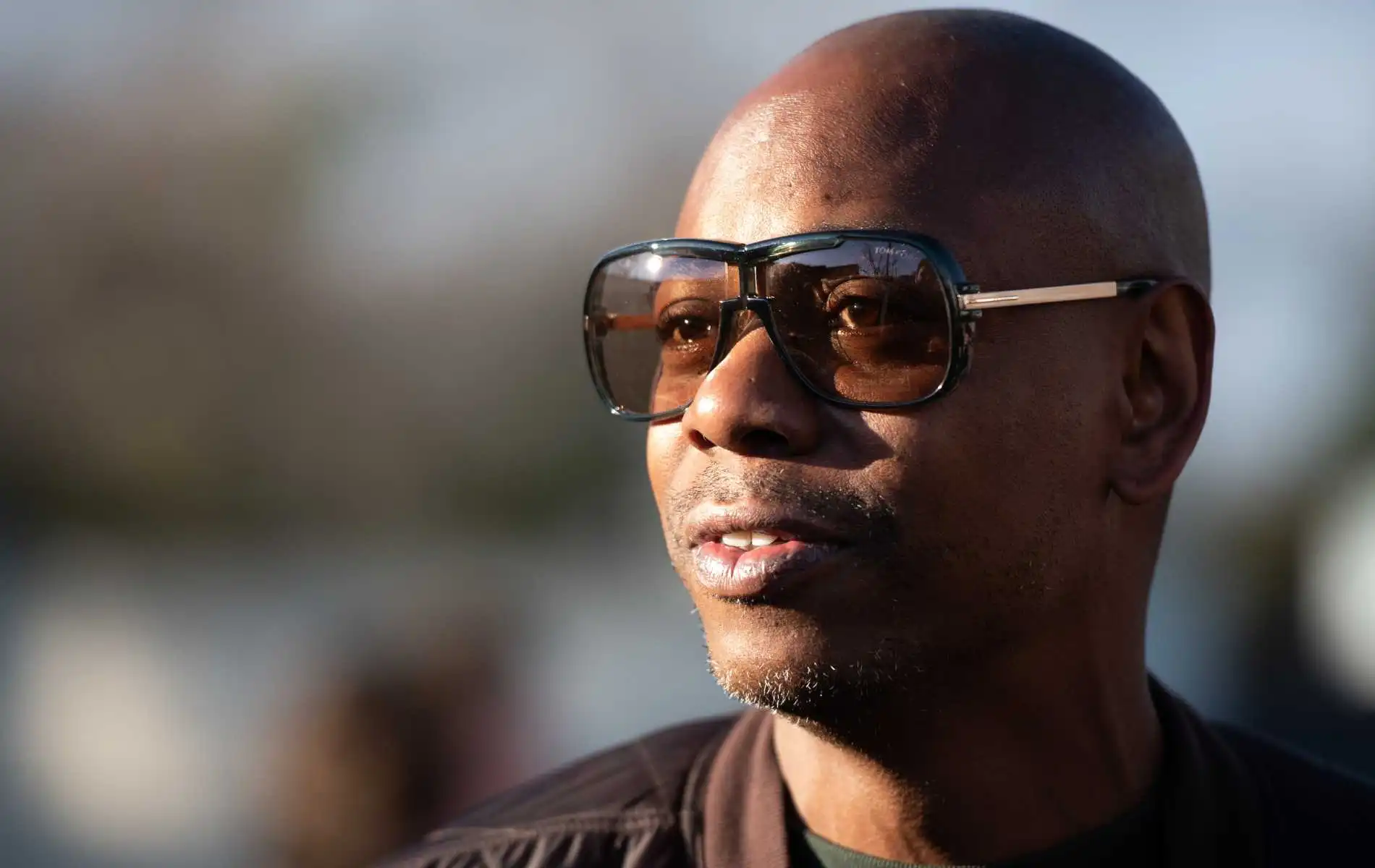 Dave Chappelle dice que sus chistes trans "fueron bien recibidos" en un concierto en Arabia Saudita