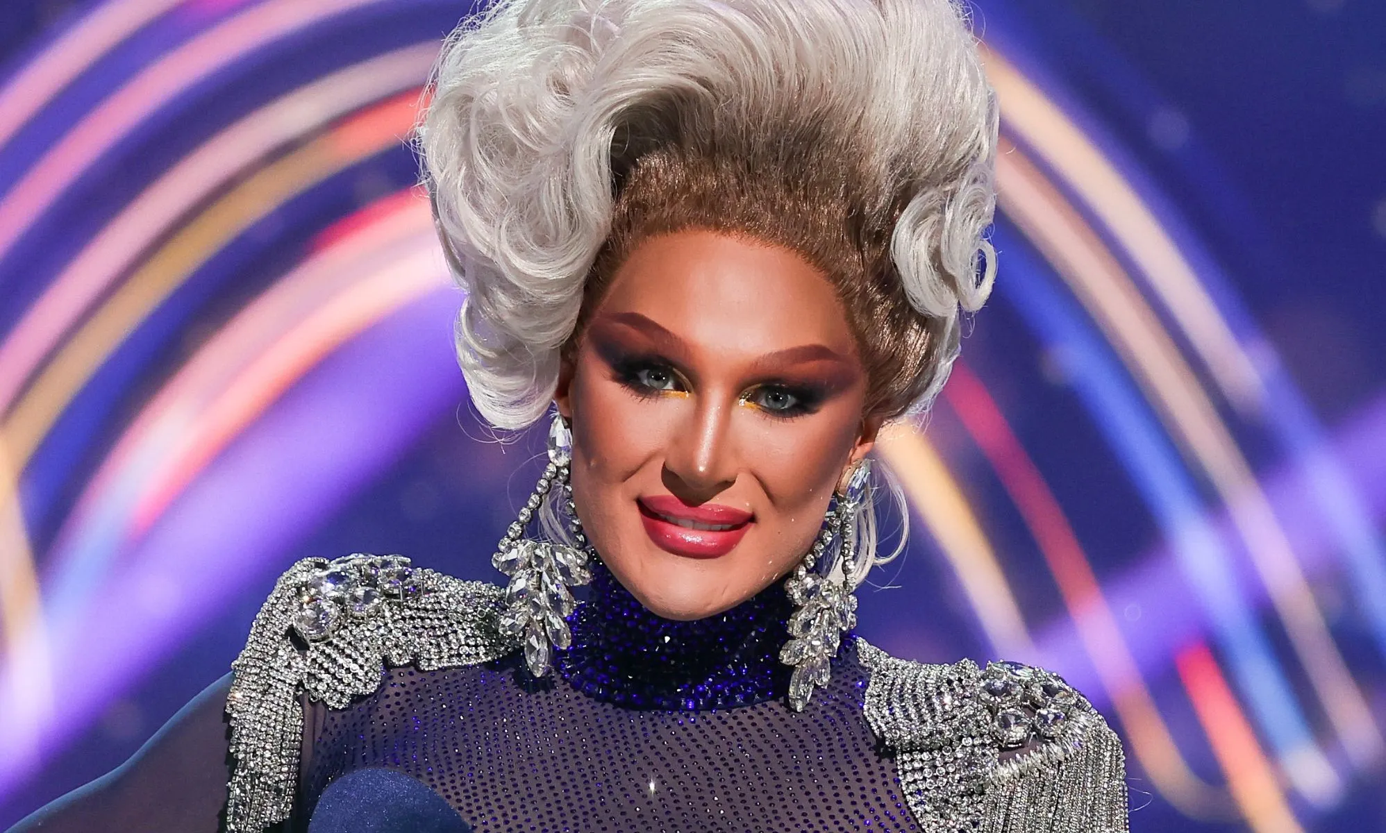 Los edificios del Reino Unido se iluminarán de verde en memoria de la estrella de Drag Race The Vivienne