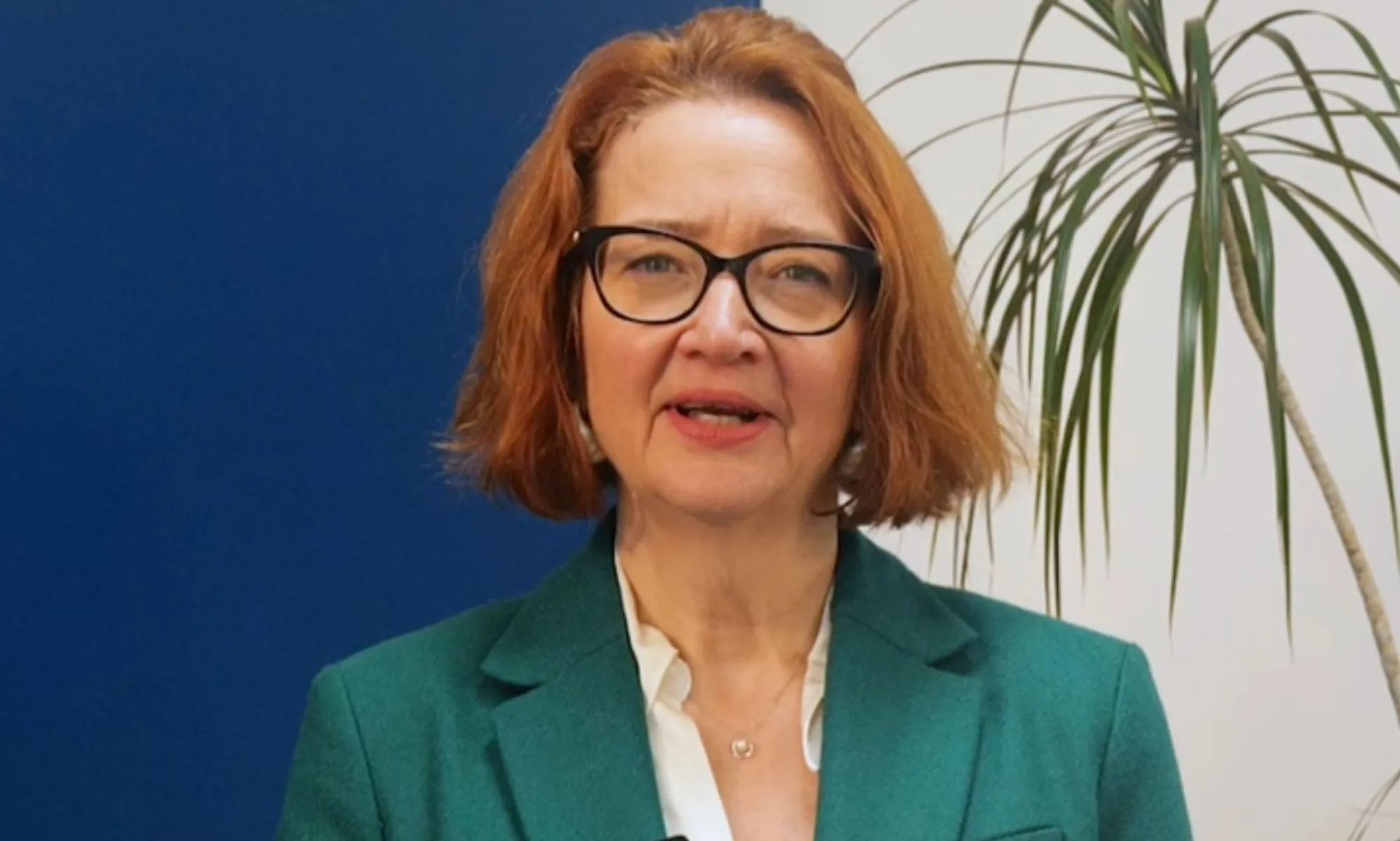 El nuevo presidente de la EHRC dice a las personas trans que "me juzguen por lo que hago" tras las críticas