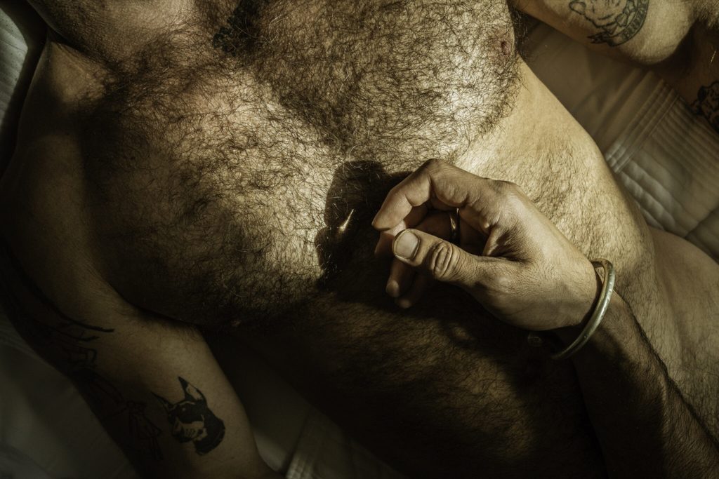 91 estudios en primer plano de la forma masculina por Ahmad Naser