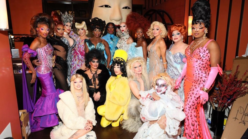El estreno de la temporada 18 de 'RuPaul's Drag Race' sorprende a Nueva York con una reunión histórica de 16 reinas coronadas