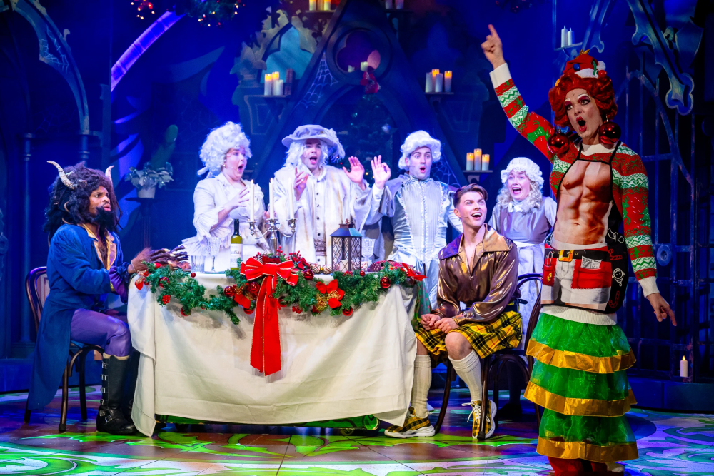 El panto de La Bella y la Bestia mantiene la Navidad muy alegre en esta temporada festiva – reseña