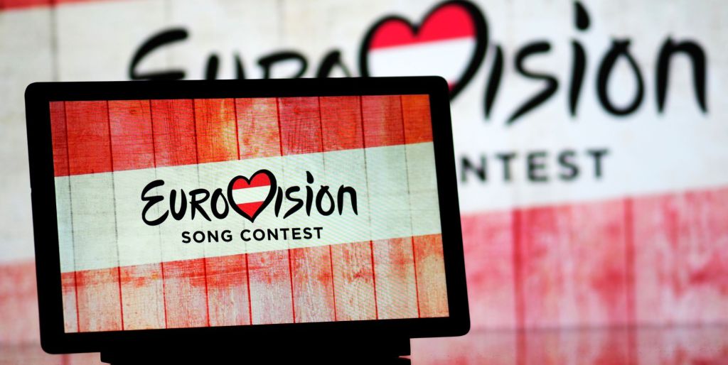 En esta ilustración fotográfica, se ve el logotipo del Festival de la Canción de Eurovisión 2026 en Austria en una tableta.