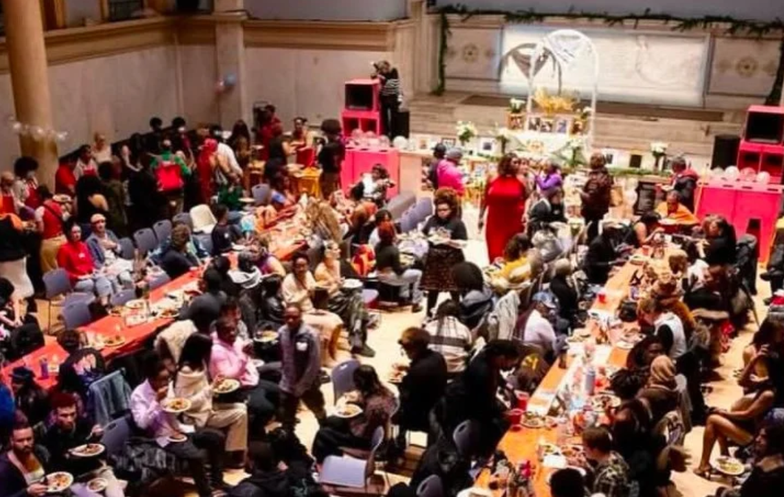 La cocina de Nueva York reúne a personas transgénero para la conmovedora celebración de 'Transmas'